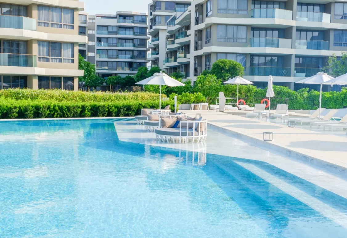 LEISURE POOL 
